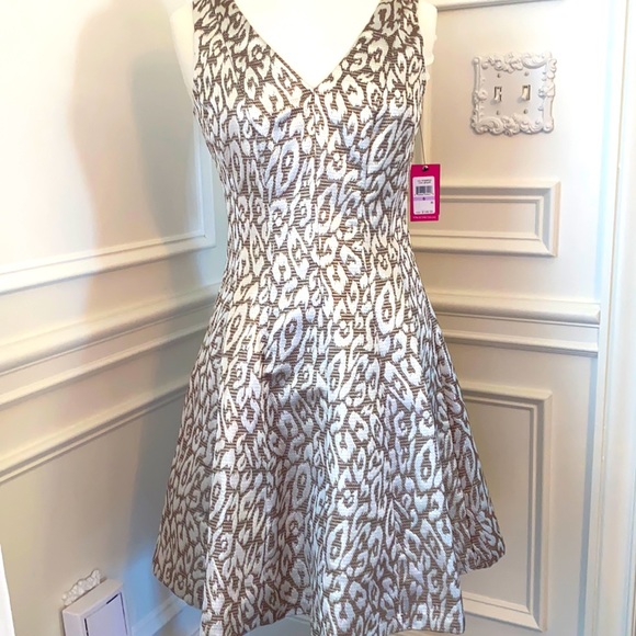 Vince Camuto Dresses & Skirts - Vince Camuto Metallic Leopard Dress